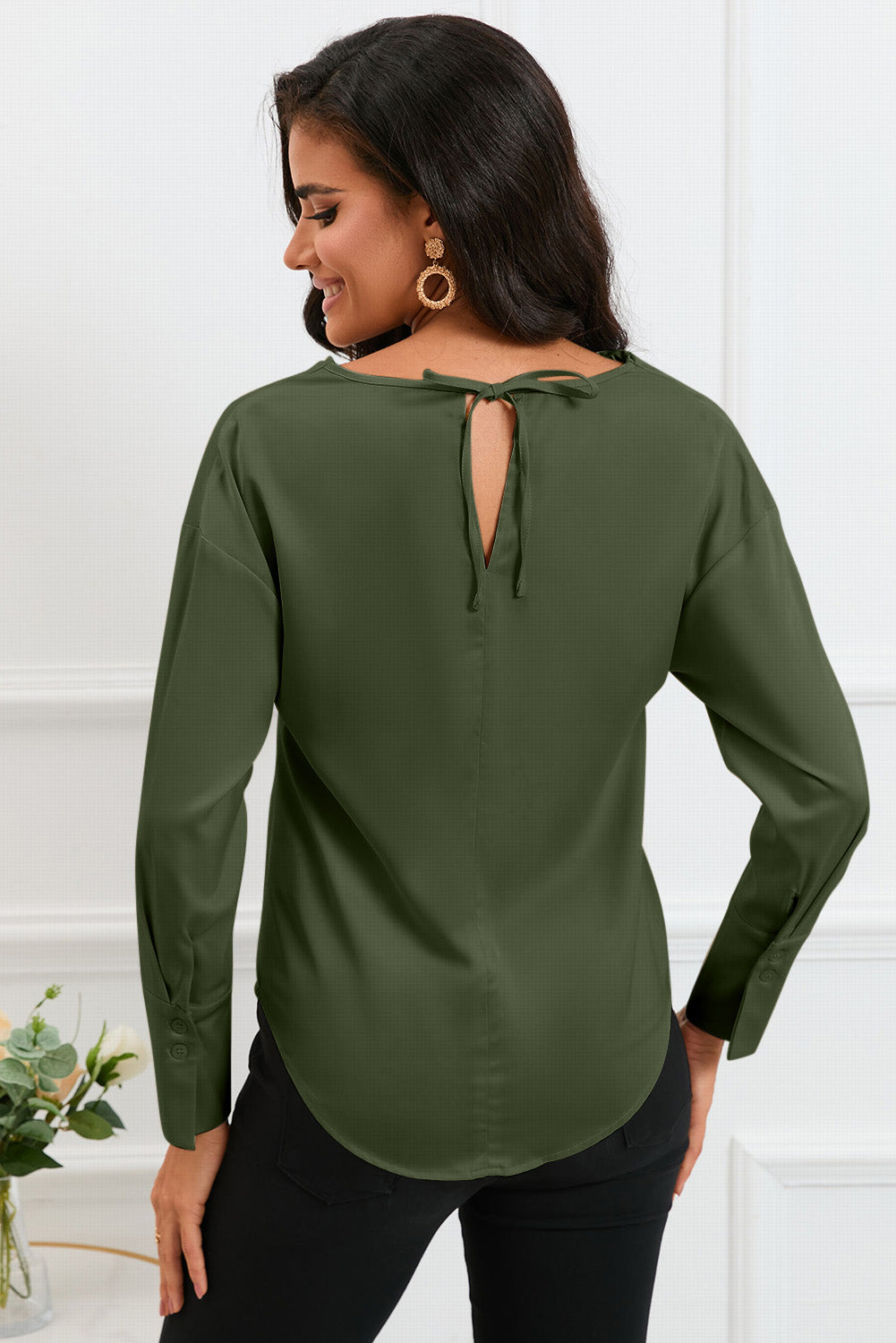 Grüne, langärmelige, elegante Bluse mit Wasserfallausschnitt