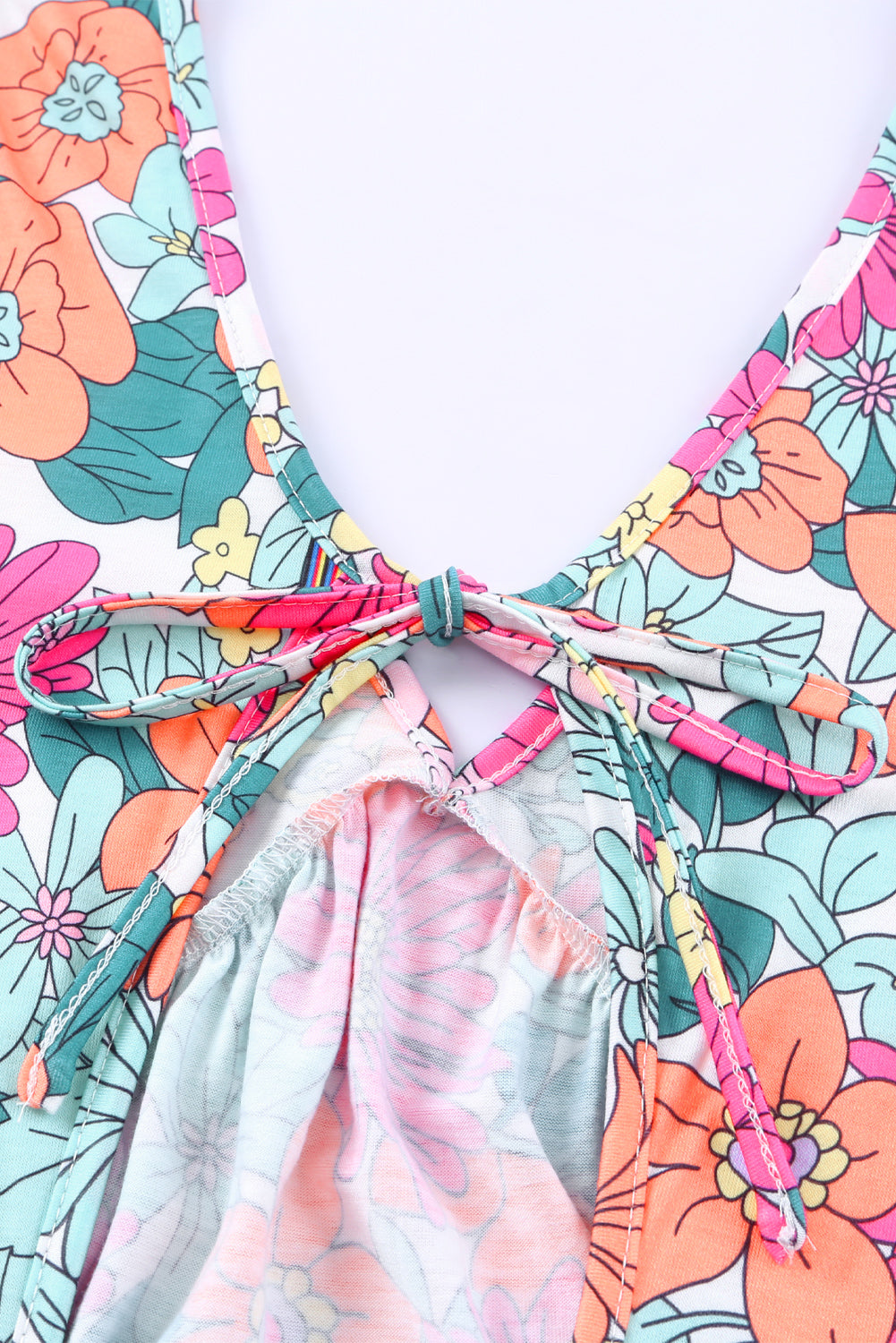 Haljina kratkih rukava s višebojnim cvjetnim printom i vezanjem