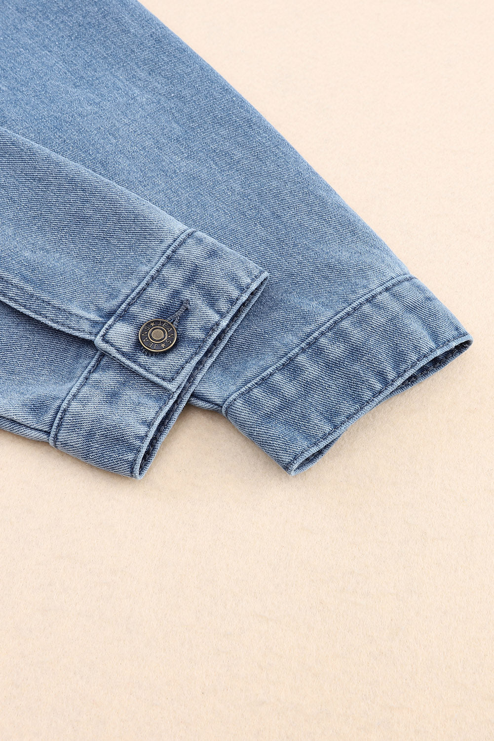 Himmelblaue Vintage-Jeansjacke mit Cordkragen
