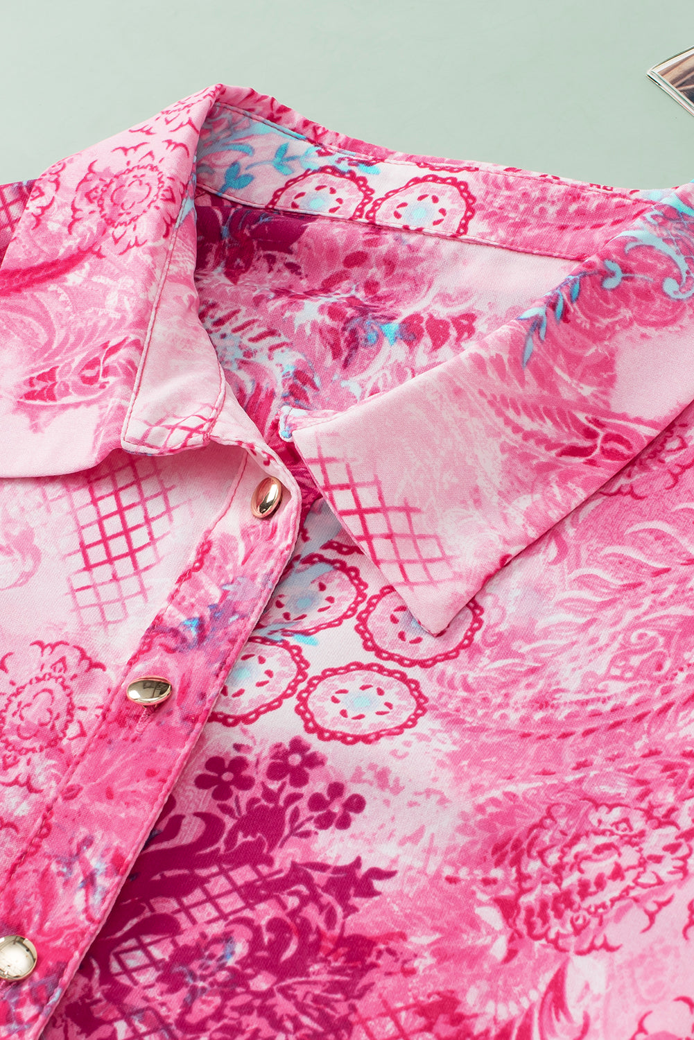 Rožnata baročna srajca z zavihki na zavihke s cvetličnim vzorcem