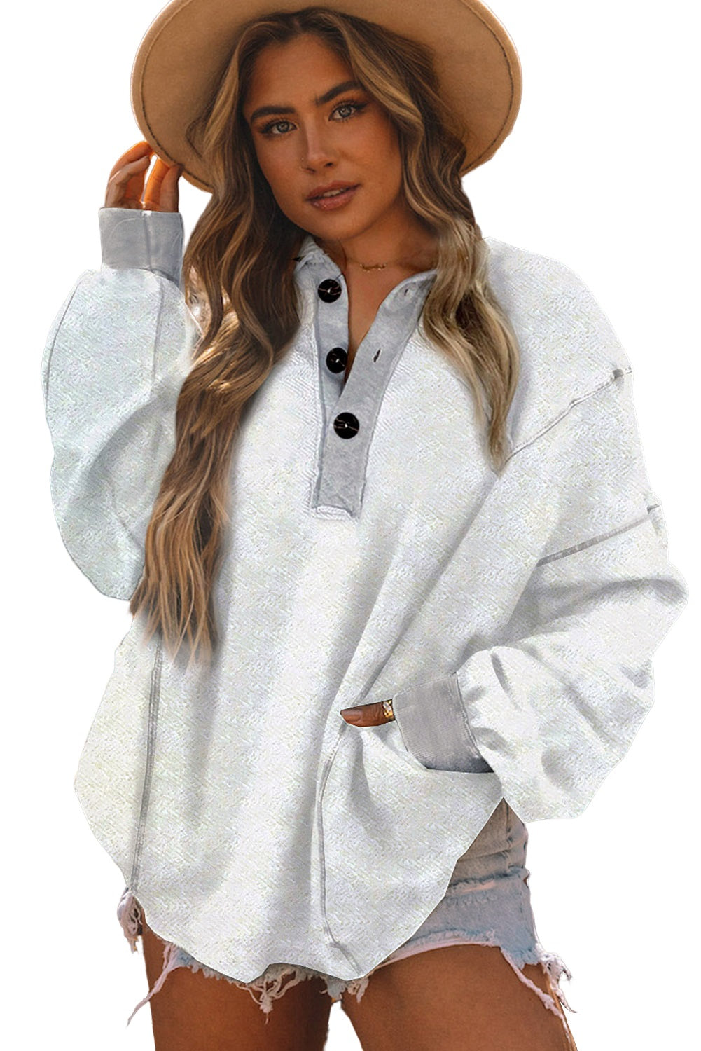 Weißes, strukturiertes Sweatshirt mit seitlichen Taschen und geknöpftem Ausschnitt