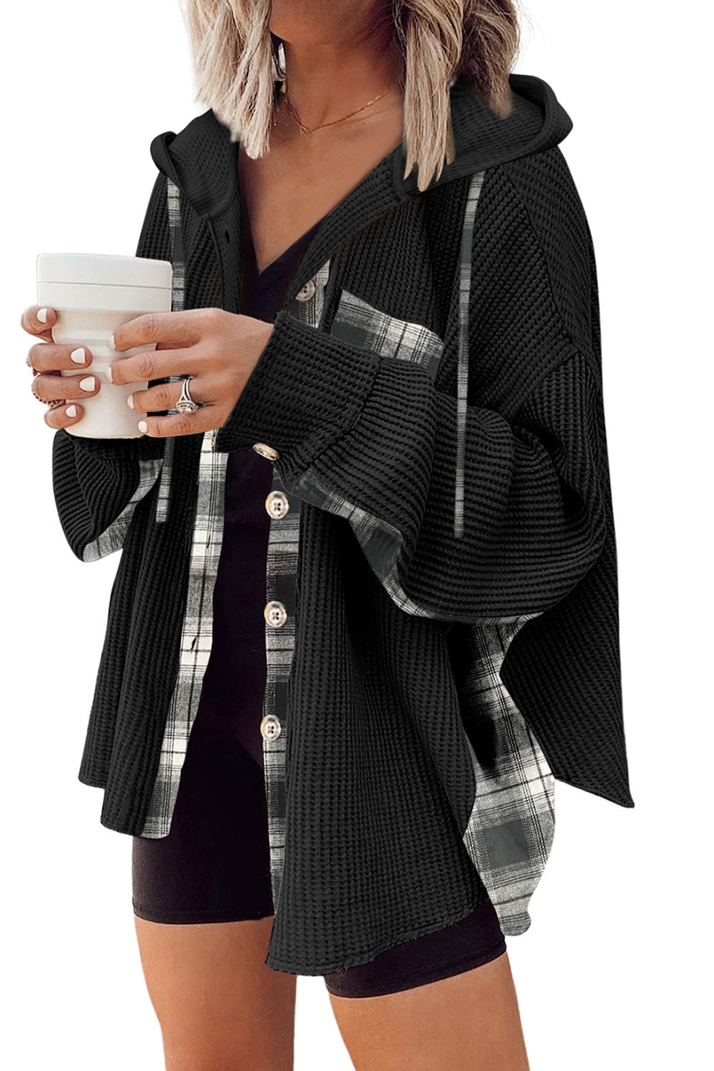 Veste à capuche noire en tricot gaufré à carreaux et patchwork avec cordon de serrage