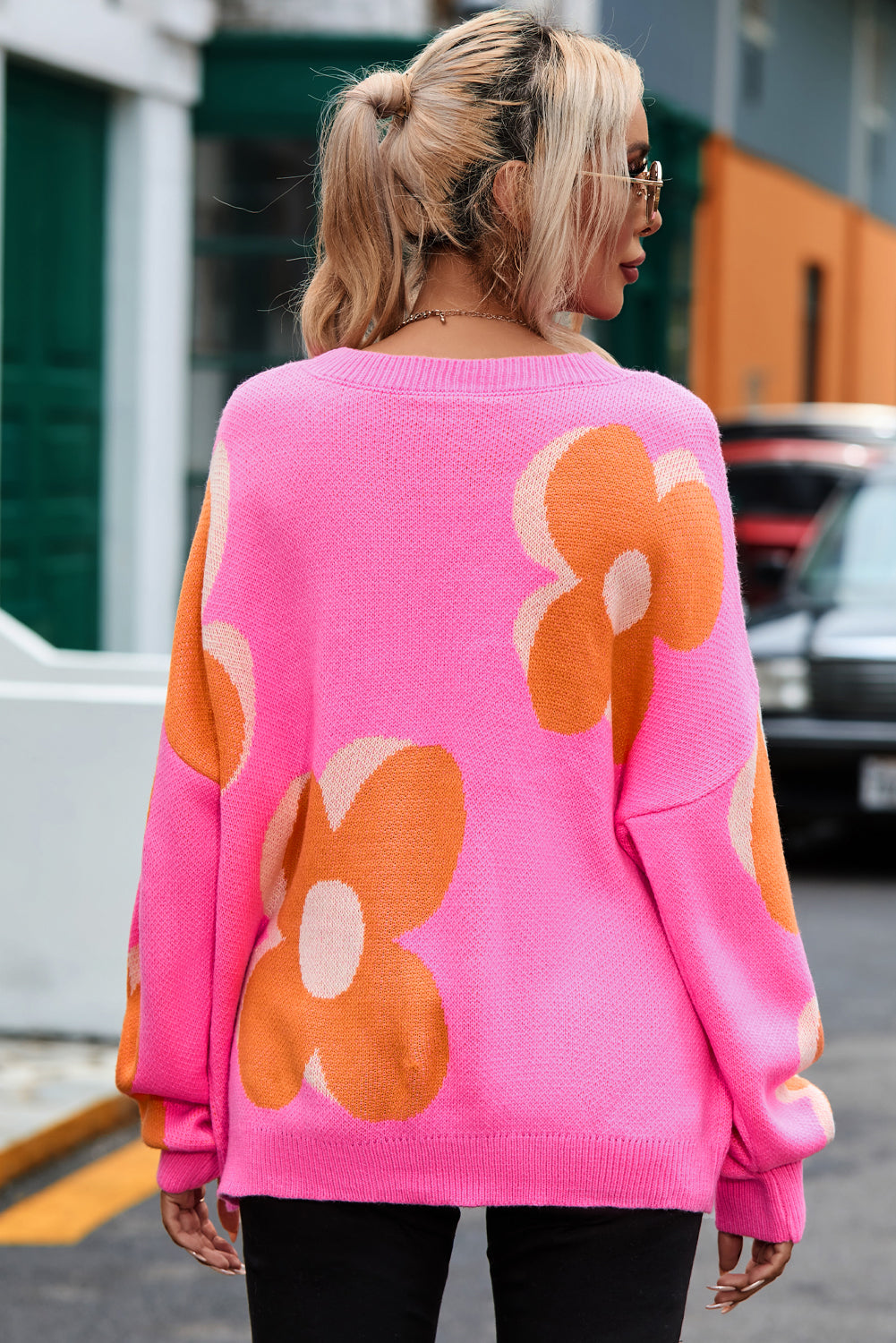 Maglione slouchy con motivo floreale color cammello