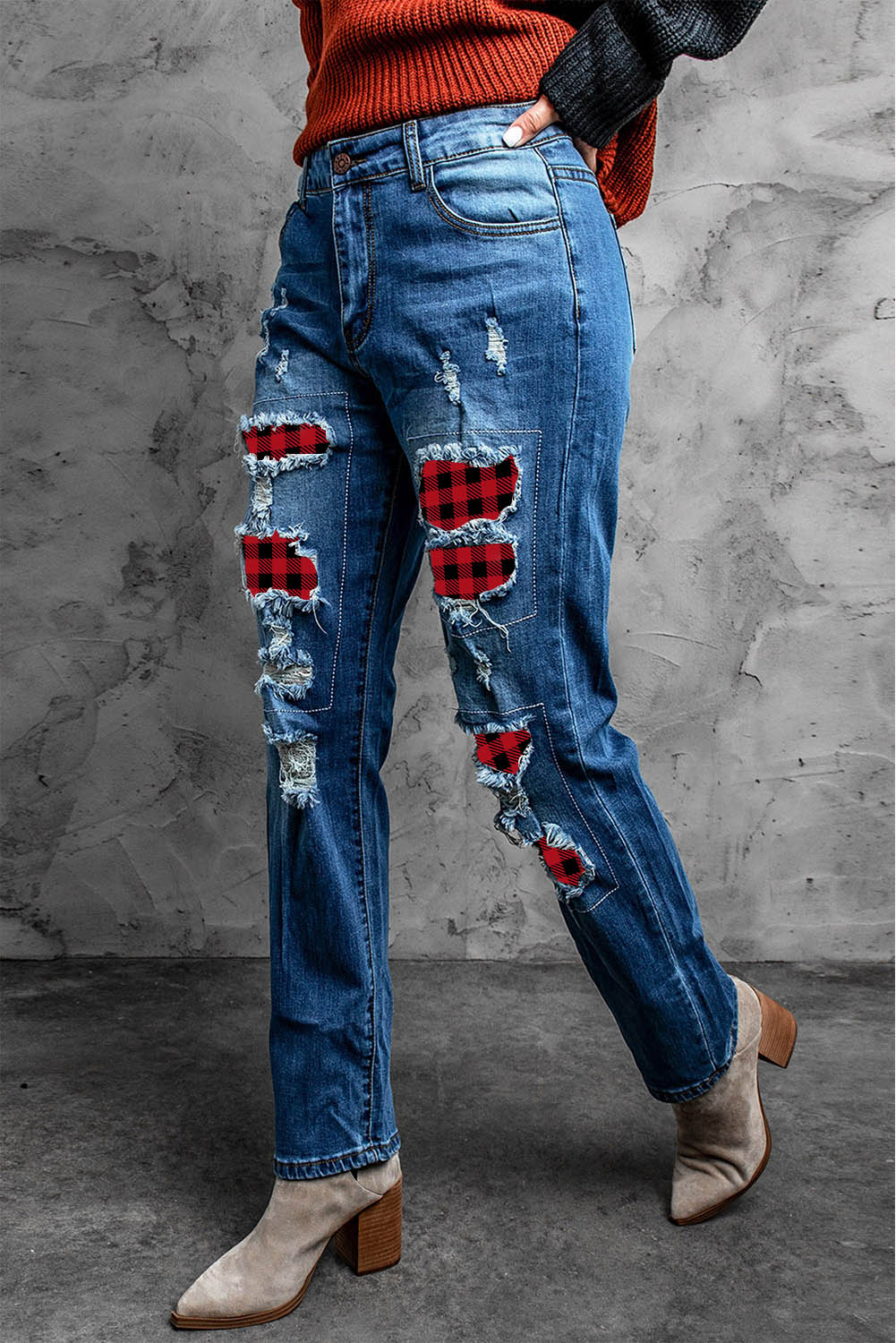 Jeans dritti strappati con toppe scozzesi di bufalo