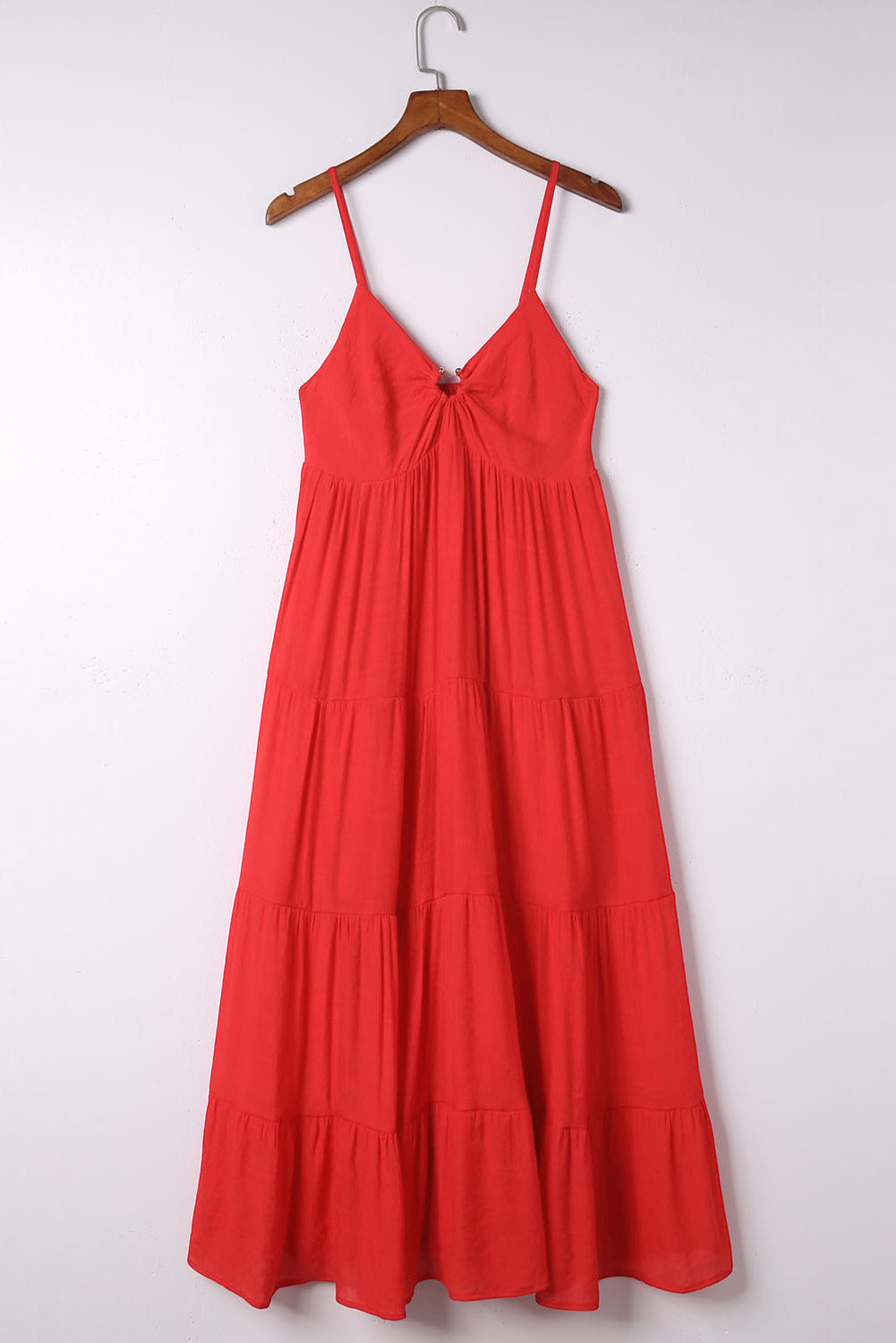 Vatrenocrvena haljina s O-prstenom sa smokiranim naramenicama na više razina