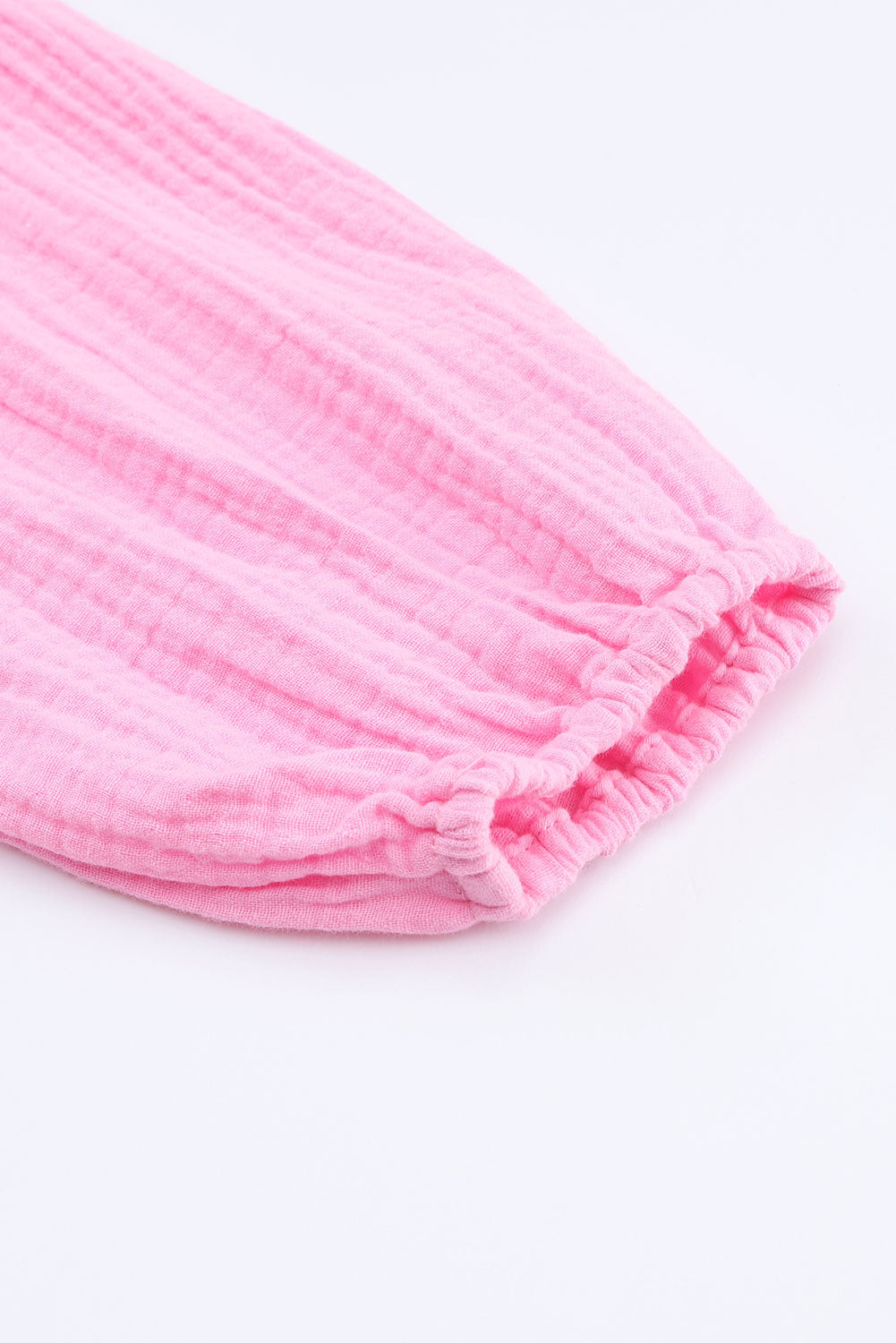 Rožnata teksturirana obleka z mehurčastimi rokavi in ​​ovratnim izrezom