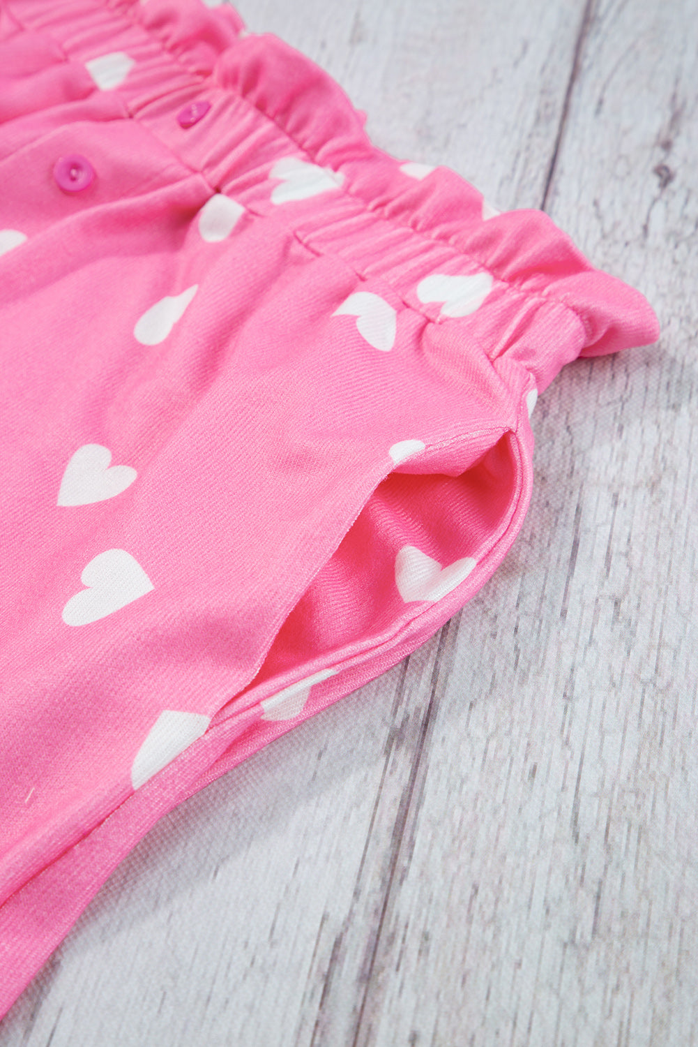 Rožnata majica z dolgimi rokavi in ​​kratkimi hlačami s potiskom srčkov za Valentinovo