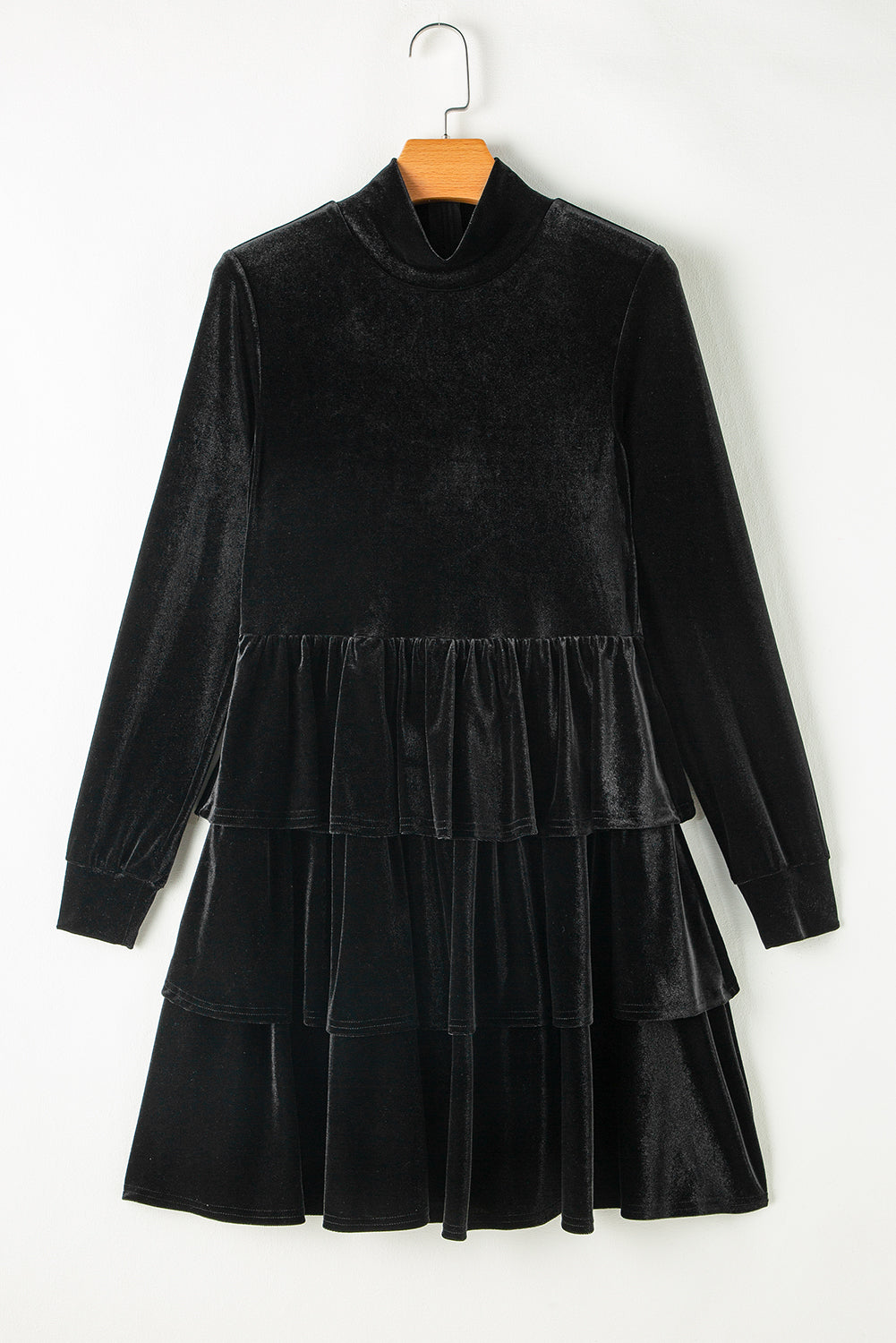 Mini-robe noire en velours à volants et col haut