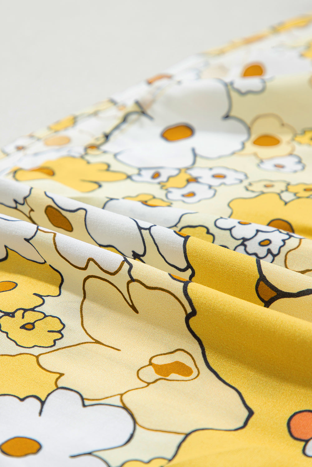 Gelbes, florales Patchwork-Tanktop mit gebundenen Trägern und Knöpfen