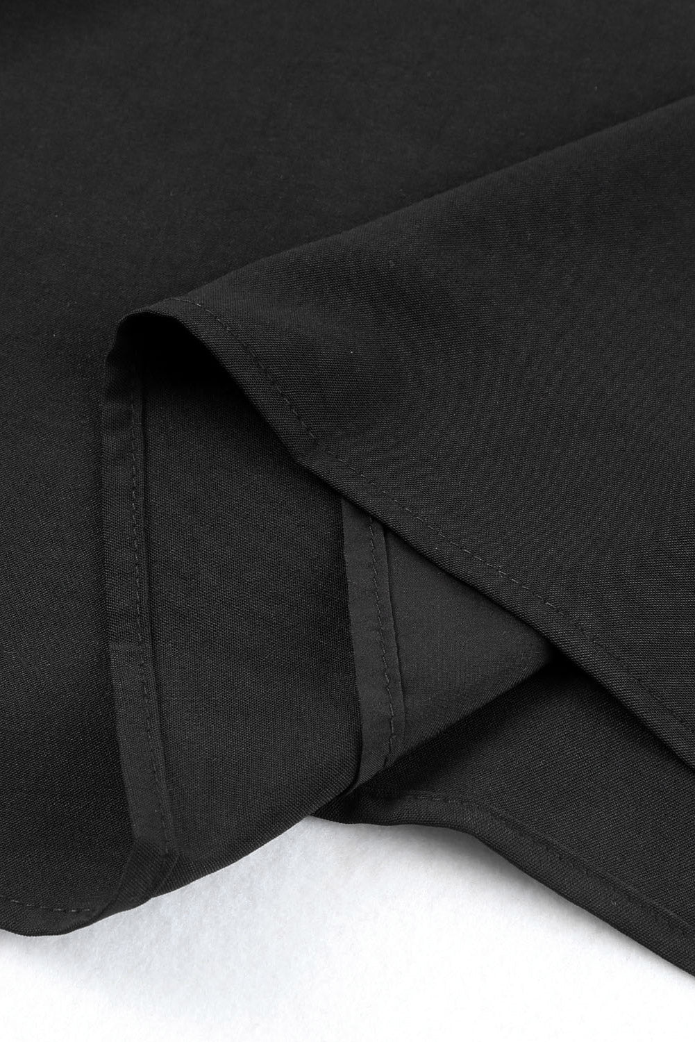 Crna majica s V izrezom s otvorenim leđima i spojenom čipkom