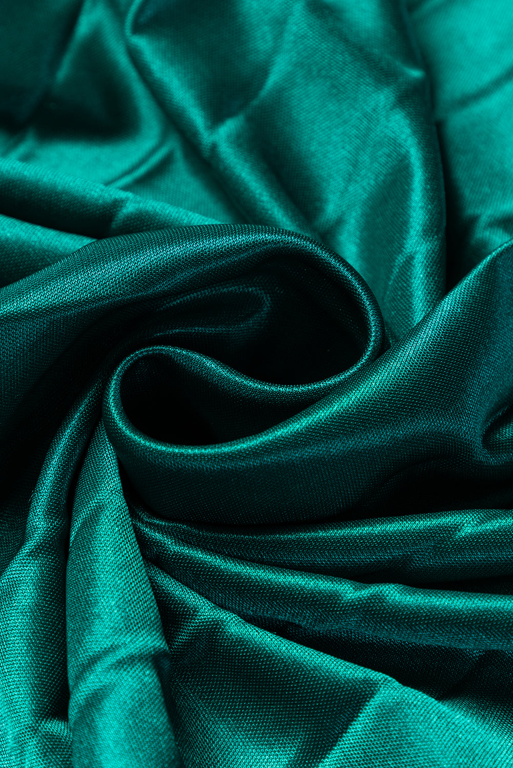 Črnkasto zeleno satenasto maxi krilo z elastiko v pasu