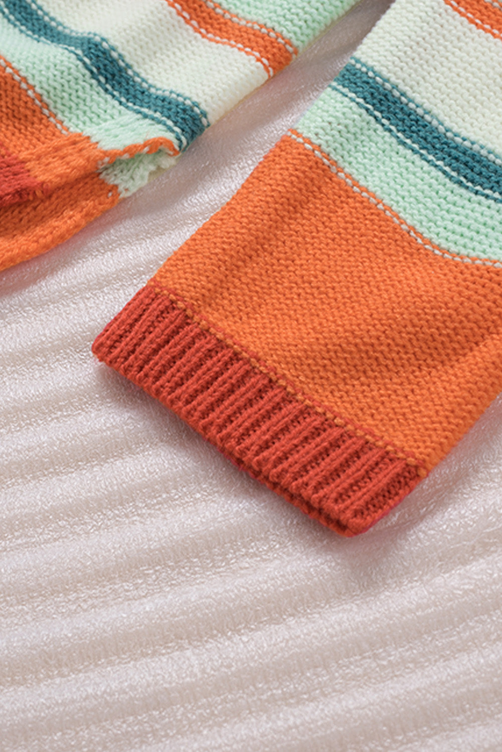 Pull en tricot à col bénitier et blocs de couleurs