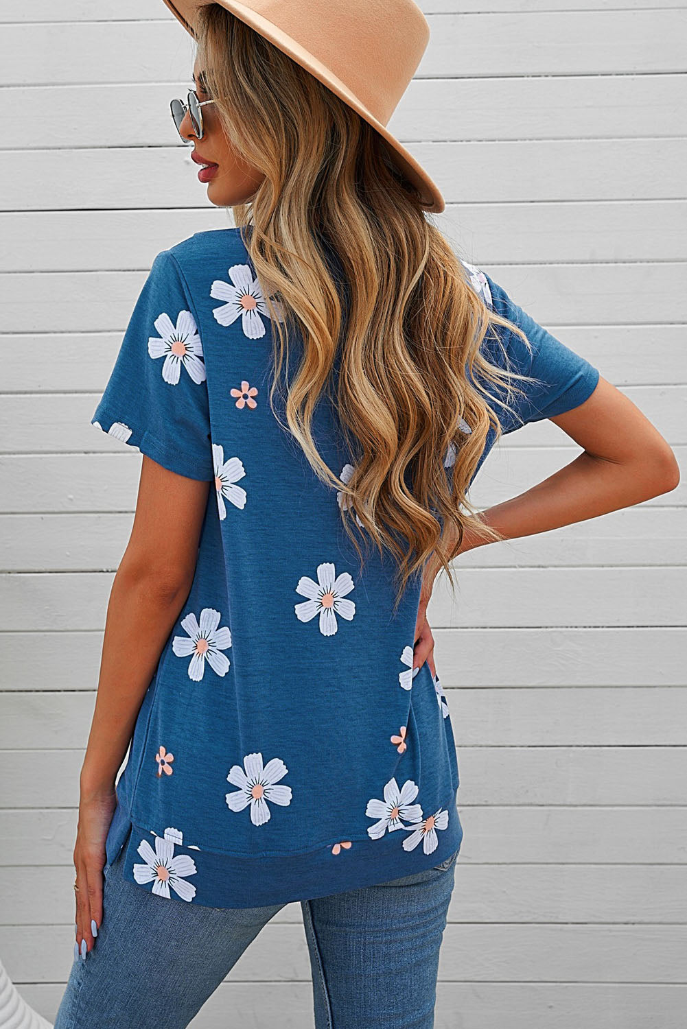 T-shirt bleu à motif floral