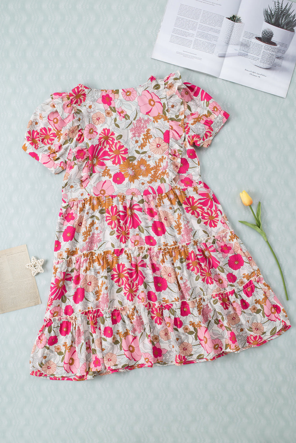 Višeslojna haljina s višestrukim cvjetnim printom i volanima