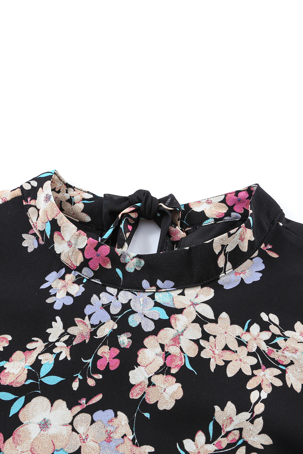 Schwarze Bluse mit zierlichem Blumenmuster und Spitzenärmeln