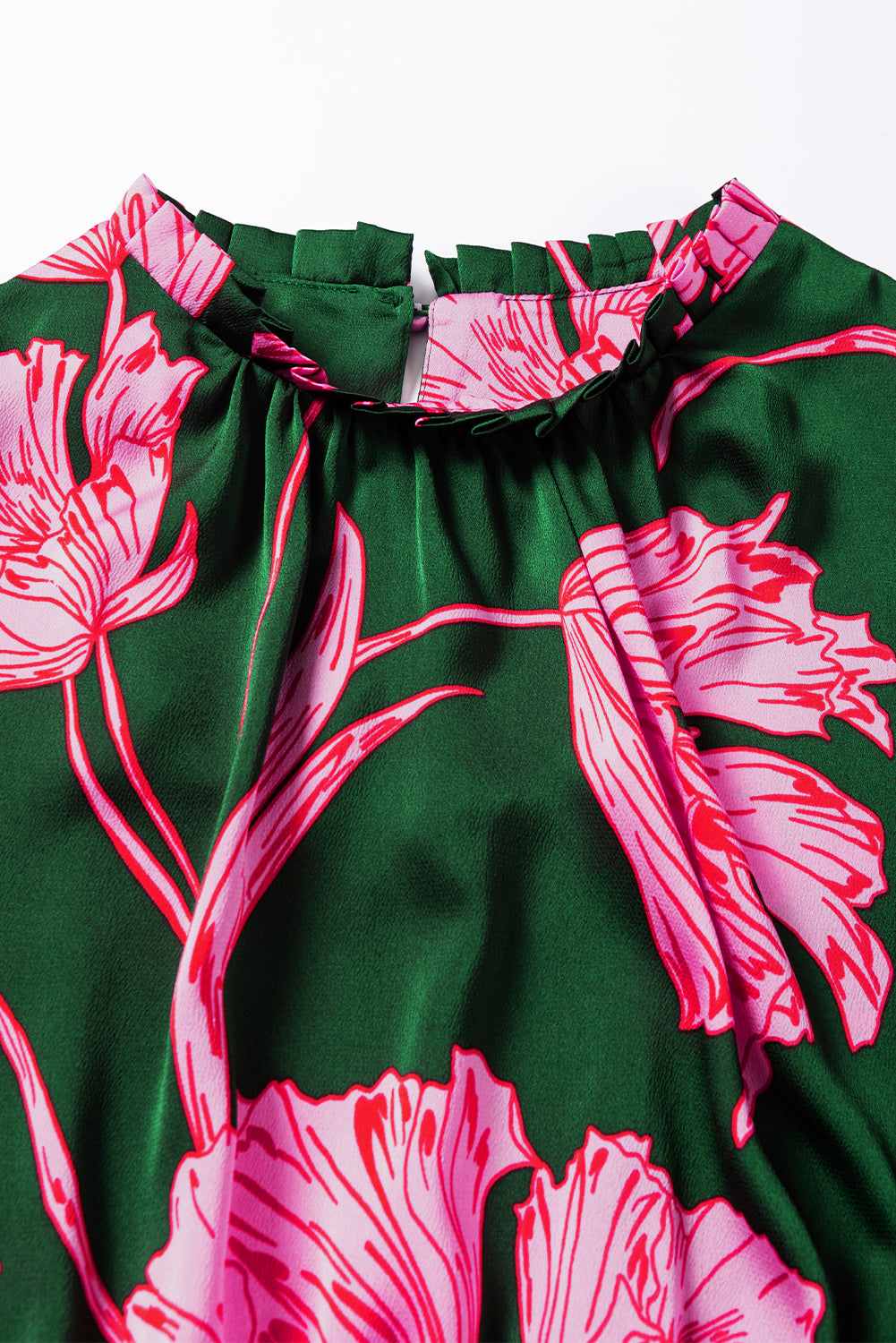 Zelena cvetlična obleka z naborki in zapestnicami v veliki velikosti