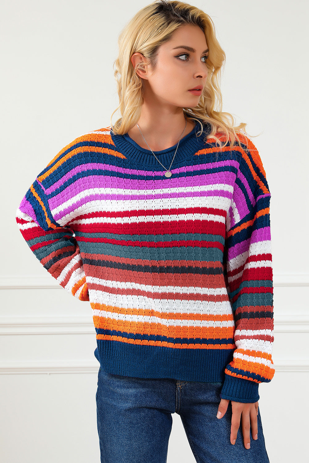 Modni široki pulover s črtami boho na spuščena ramena
