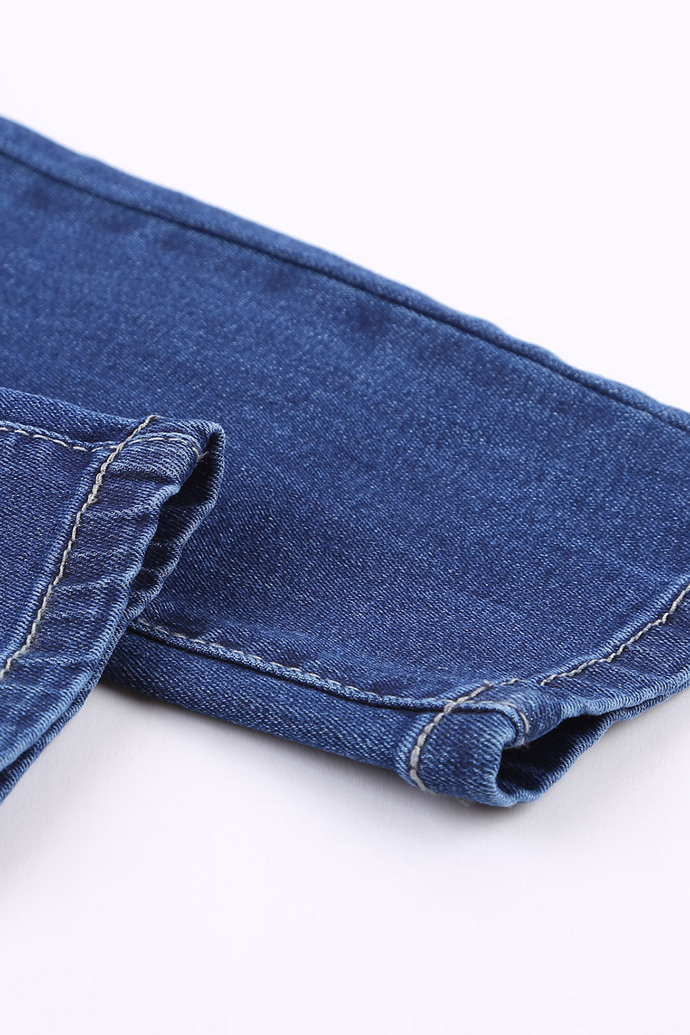 Blaue Skinny-Jeans mit Knopfleiste und hohem Bund