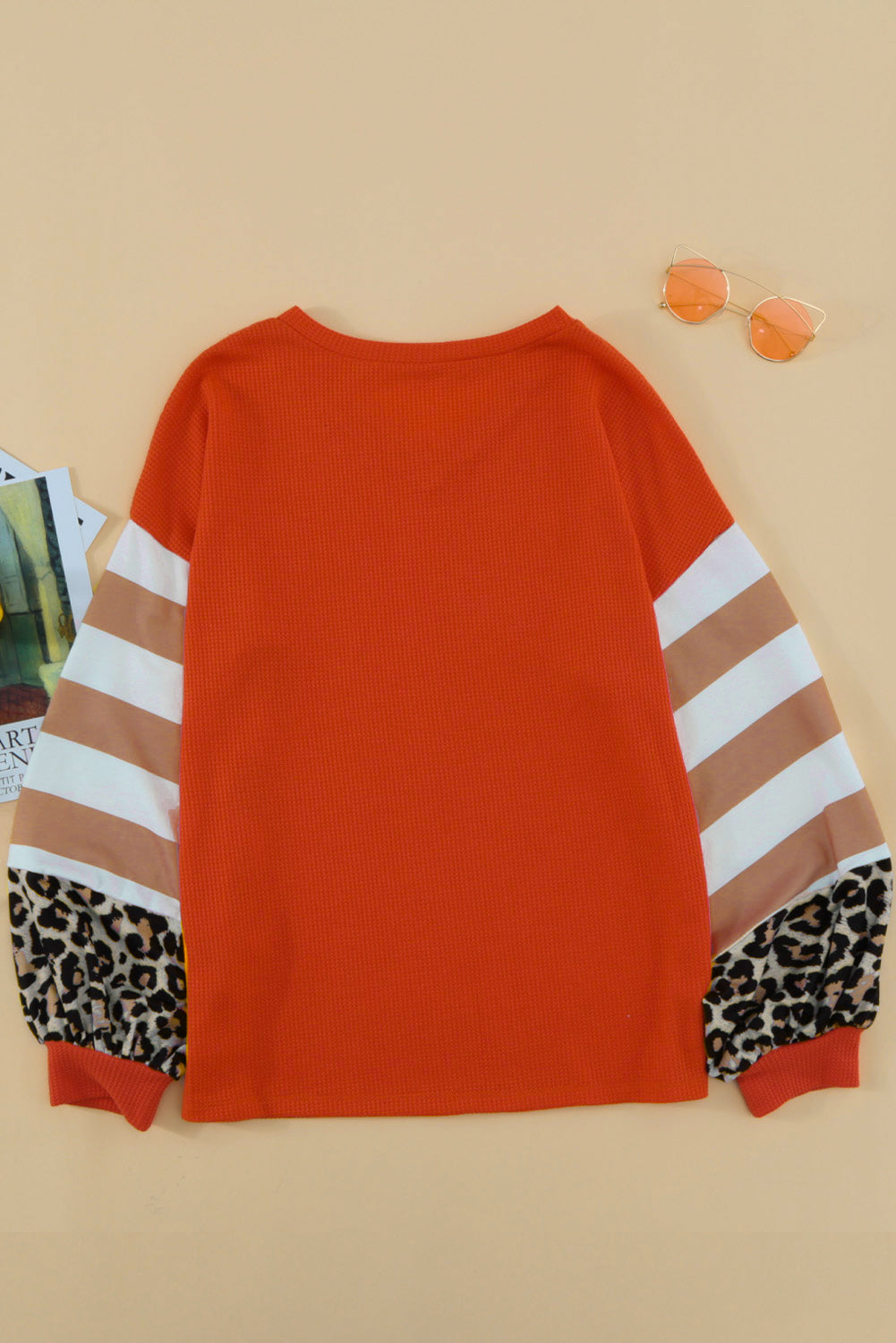 Narančasti V izrez s leopard prugama spojena majica s lanternastim rukavima