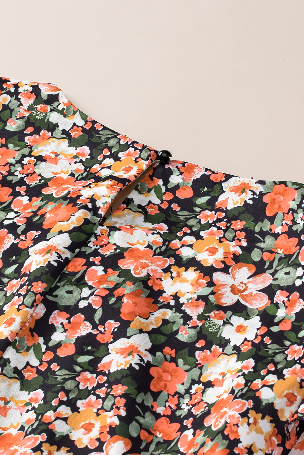 Narančasta cvjetna bluza s rubovima i rubovima s volanima