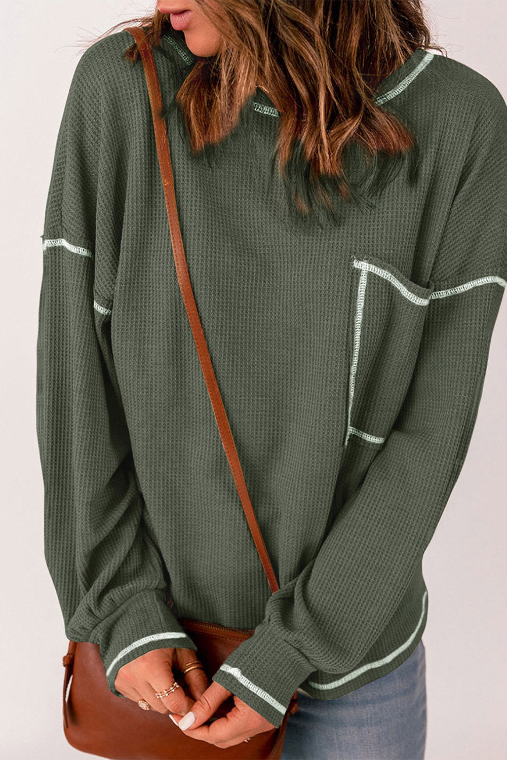 Haut en tricot gaufré à coutures apparentes contrastées vert brume
