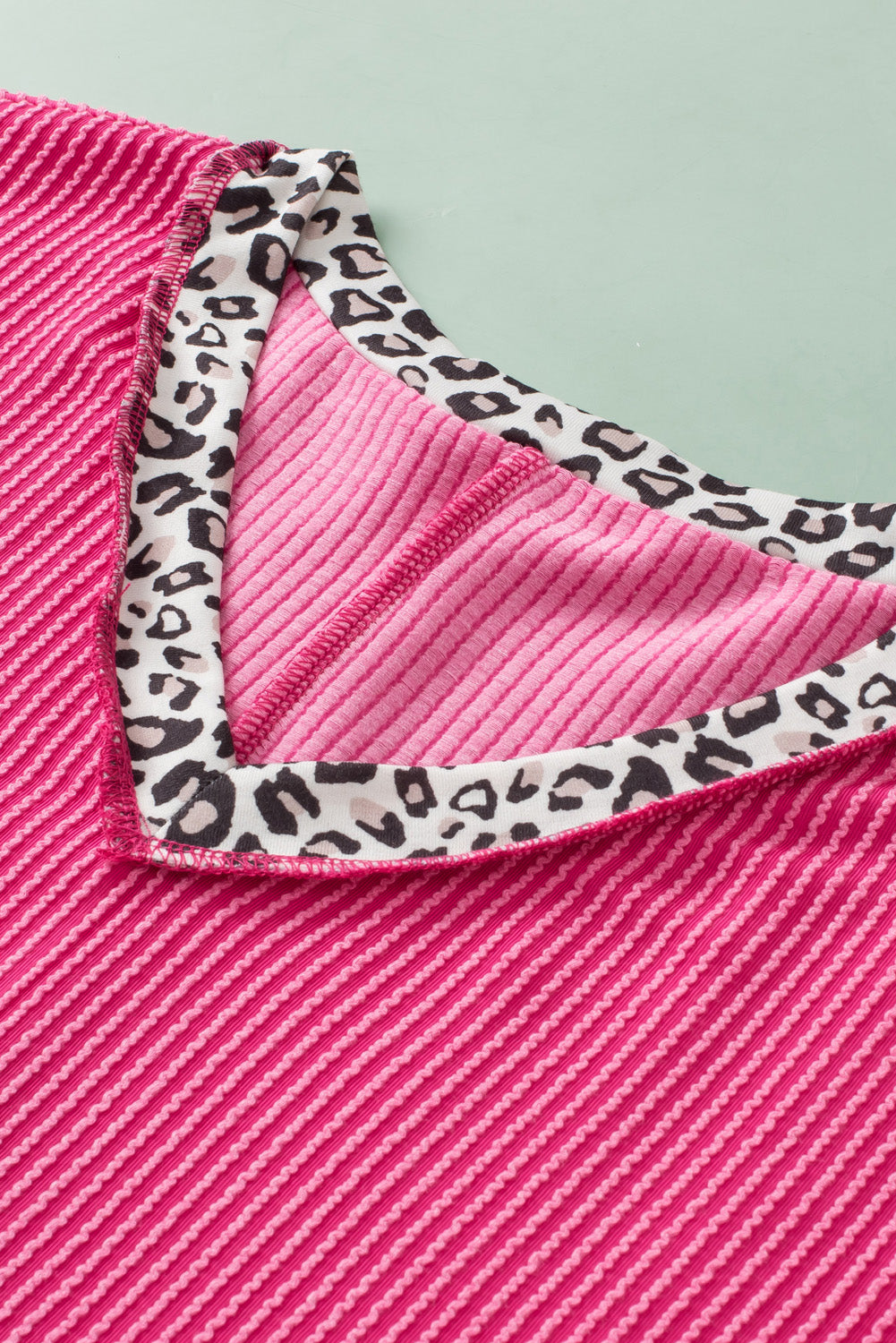 Ružičasto crveni leopard rub s V izrezom i kratkim rukavima, majica s užetom veće veličine