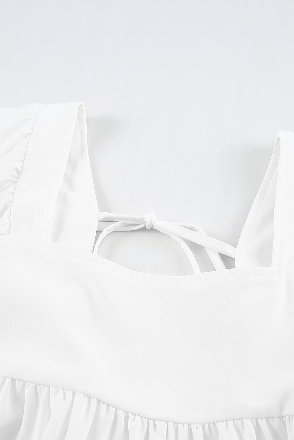 Mini abito alto basso a mezza manica con collo quadrato bianco