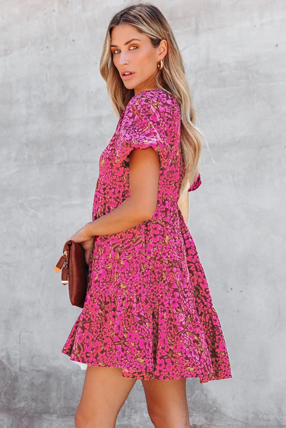 Mini-robe babydoll à manches bouffantes et imprimé floral rose