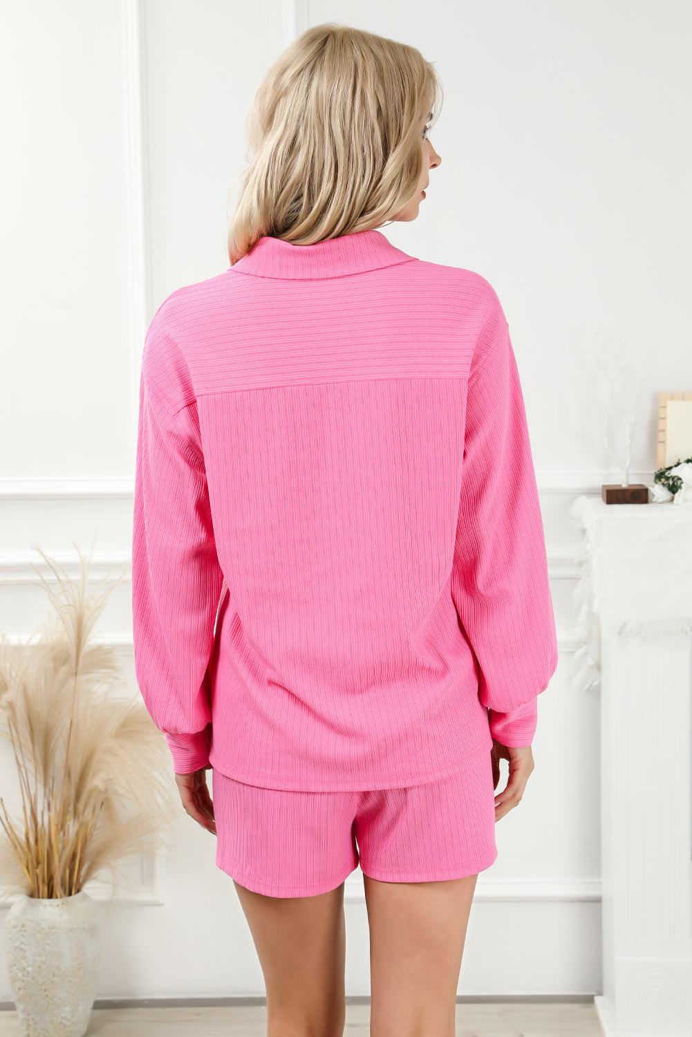 Set top e pantaloncini rosa con bottoni in maglia a coste