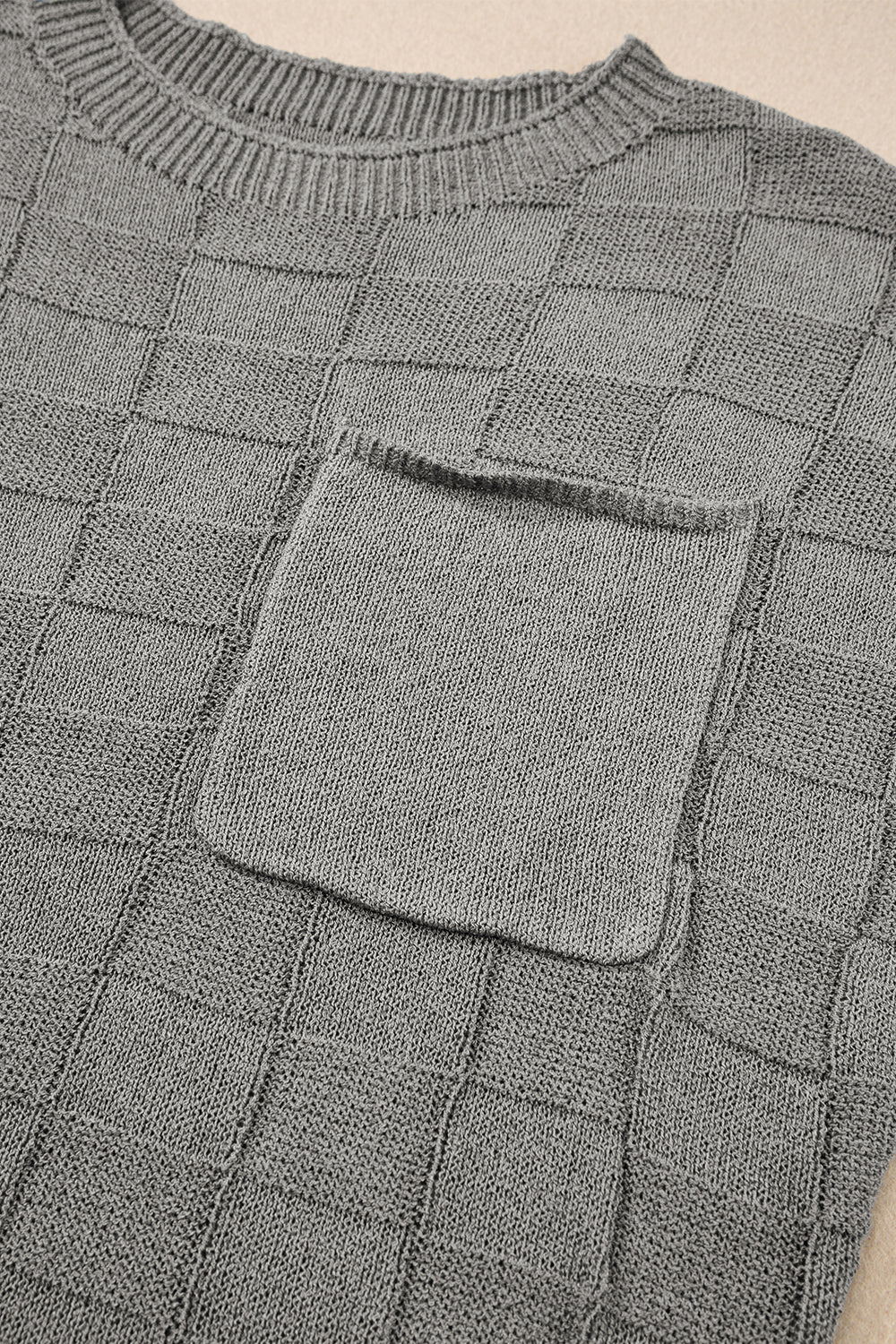 Maglione a maniche corte lavorato a maglia strutturata a reticolo grigio