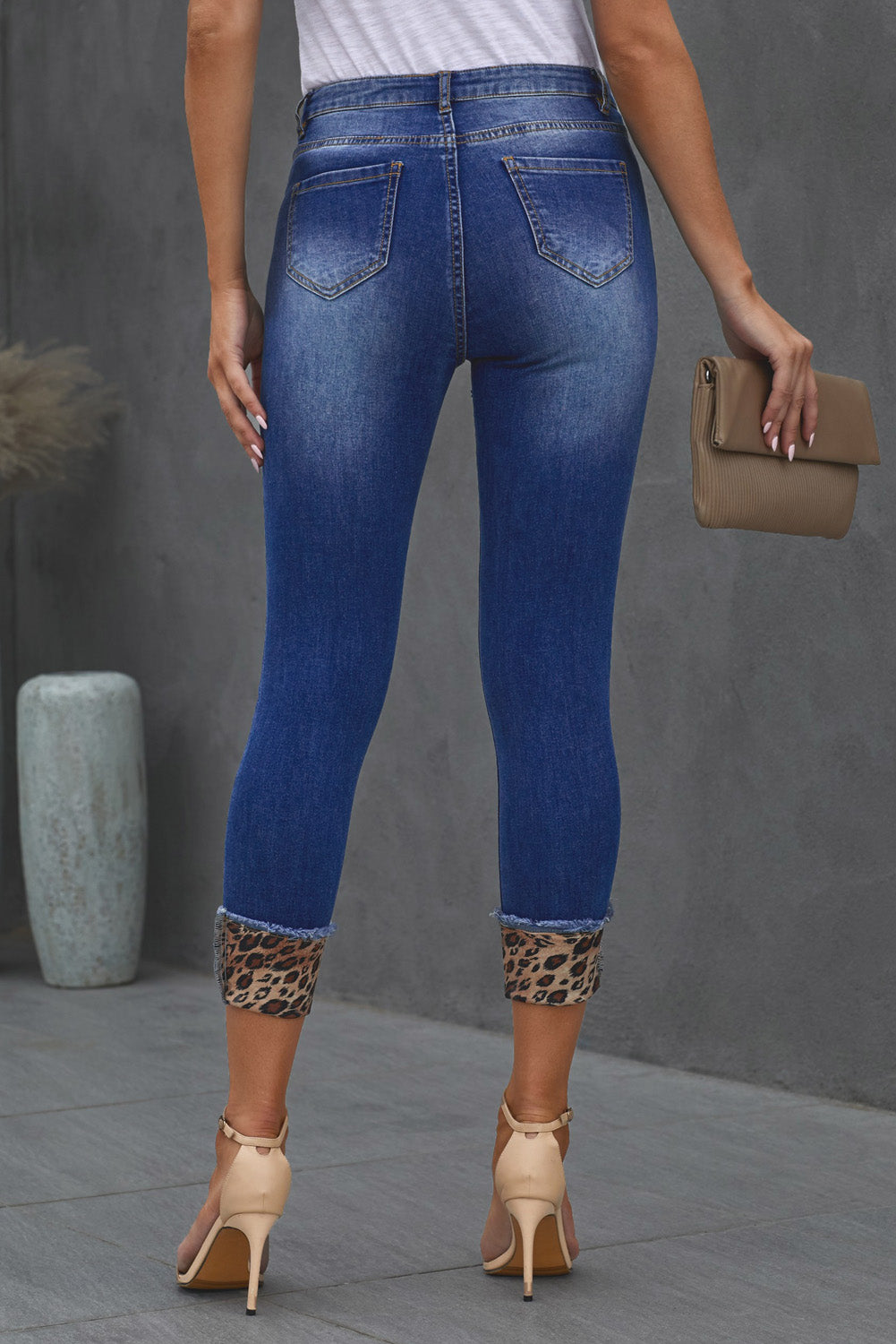 Jeans skinny blu con toppe leopardate invecchiate