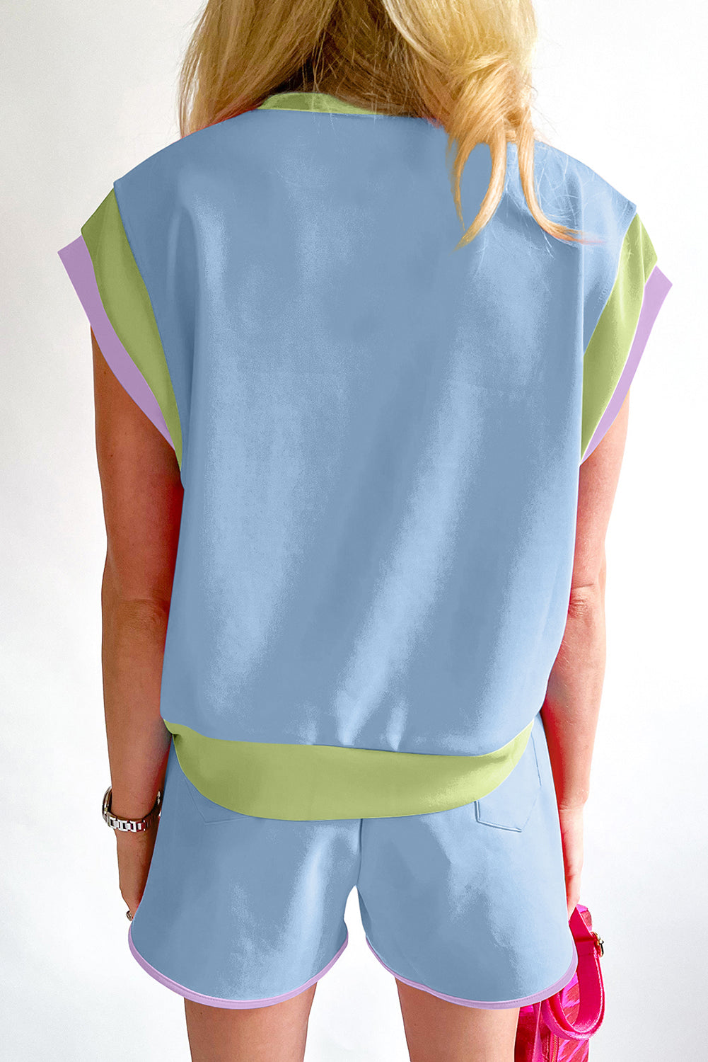Blaues T-Shirt-Shorts-Set mit Kontrastbesatz und Flügelärmeln