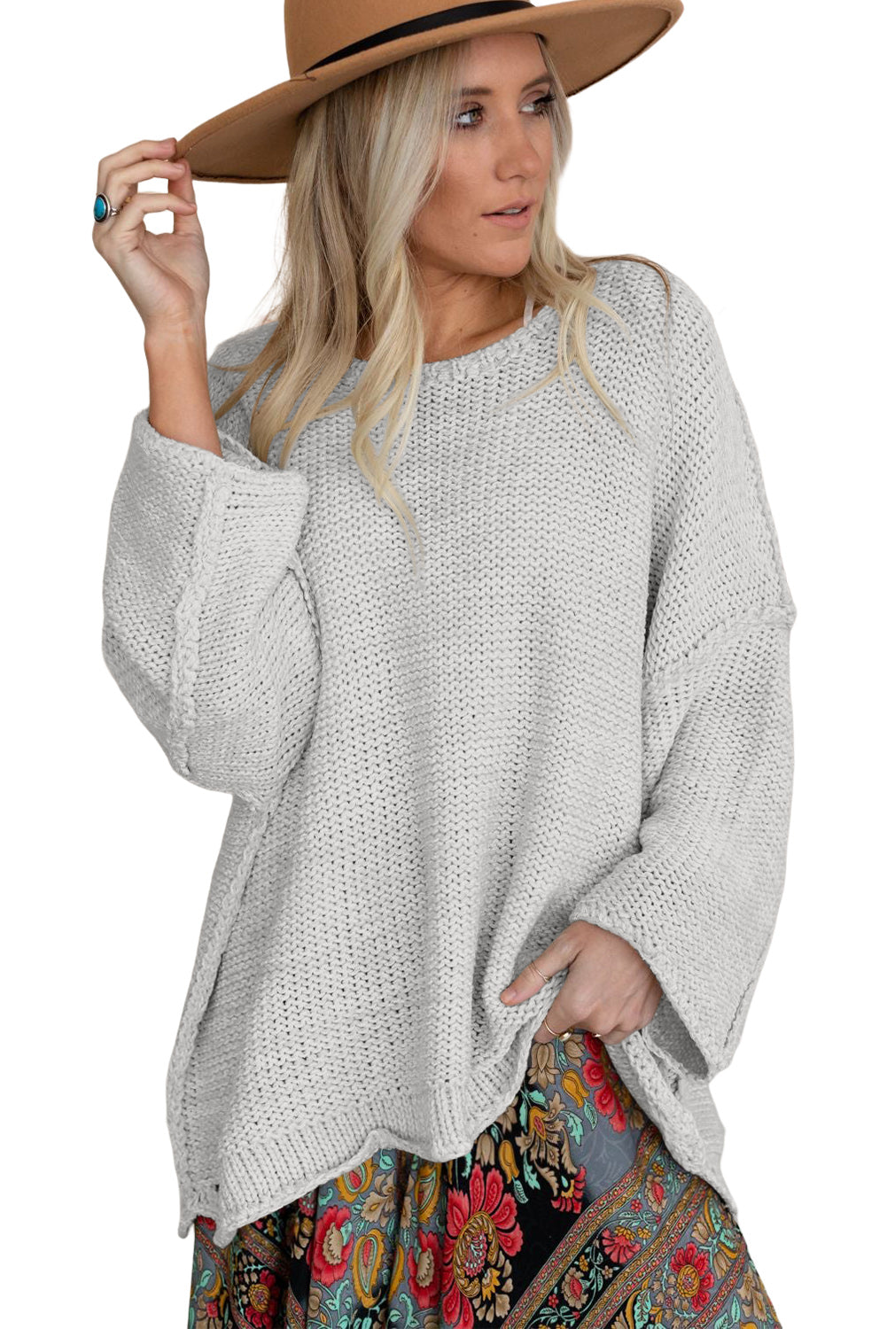 Pleteni široki pulover s opuštenom teksturom bež boje