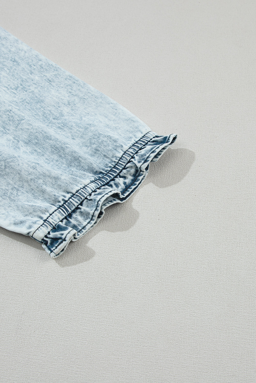 Halbärmliges, ausgestelltes Retro-Jeanskleid in Dämmerungsblau mit Acid-Waschung