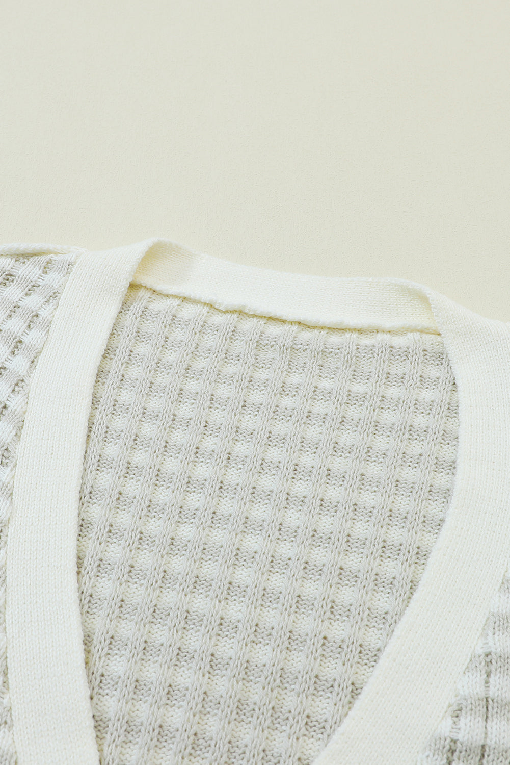 Cardigan boutonné en tricot texturé noir color block