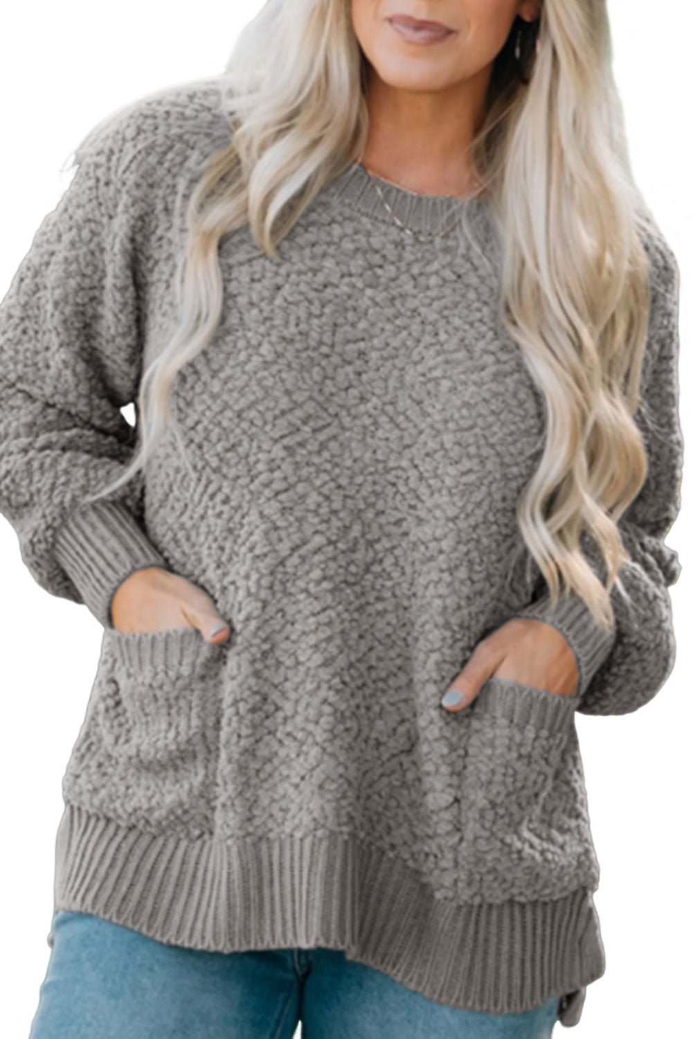 Siv pleten pulover v obliki pokovke z dvojnimi žepi
