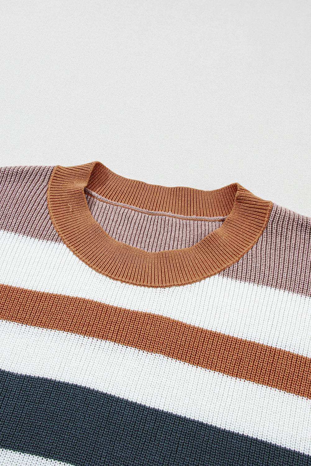 Pleteni pulover majice s okruglim izrezom u boji devine pruge