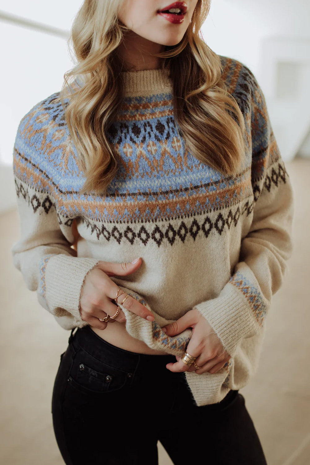 Večbarvni vintage pulover z geometrijskimi detajli z okroglim izrezom