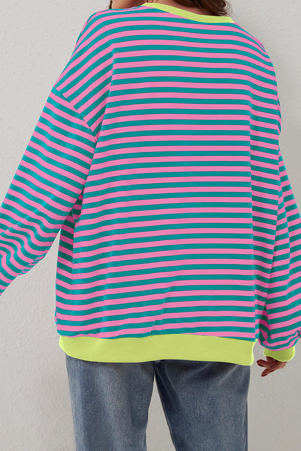 Blau gestreiftes, übergroßes Pullover-Sweatshirt mit Kontrastbesatz