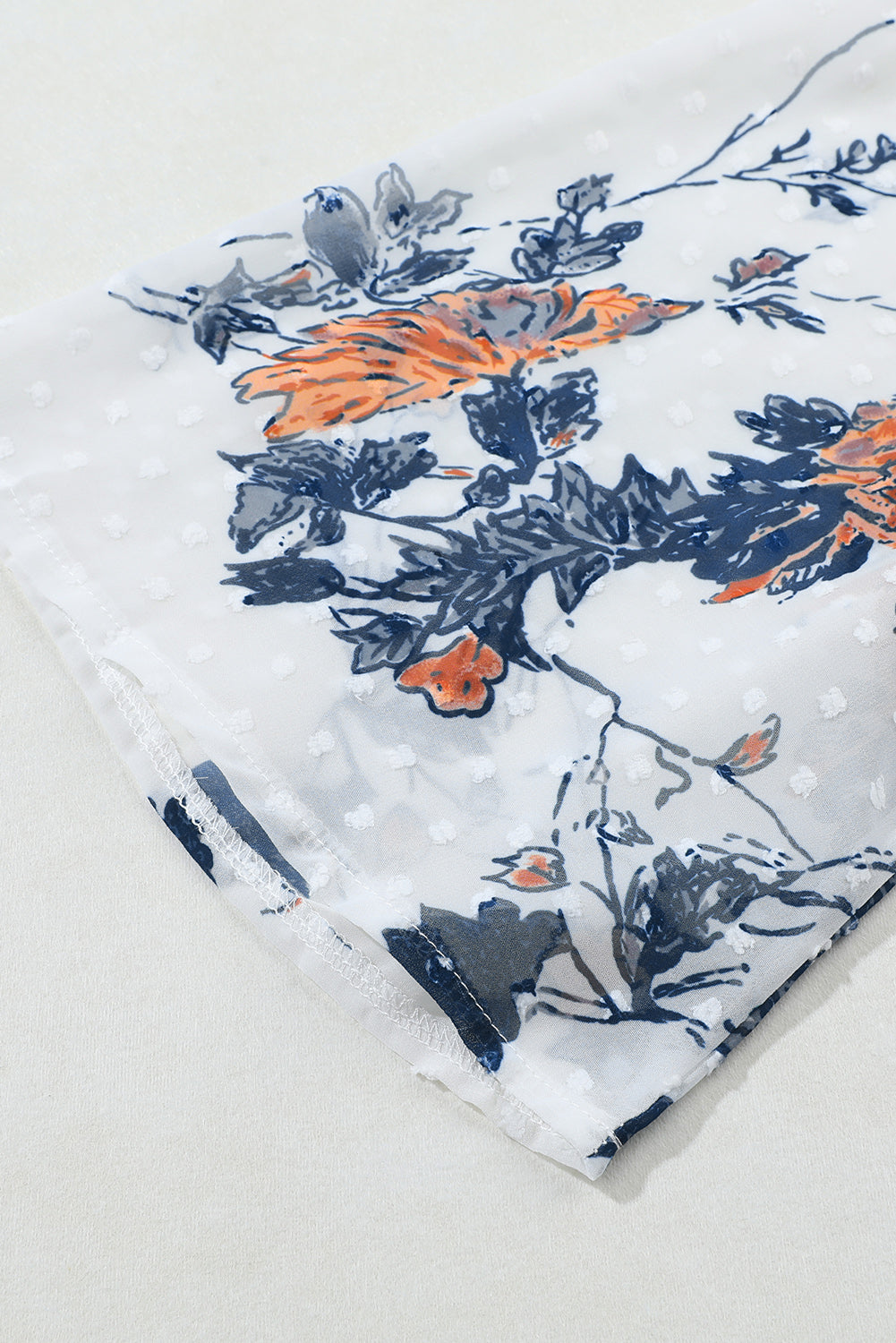Kimono blanc à manches cloche et imprimé floral ouvert sur le devant