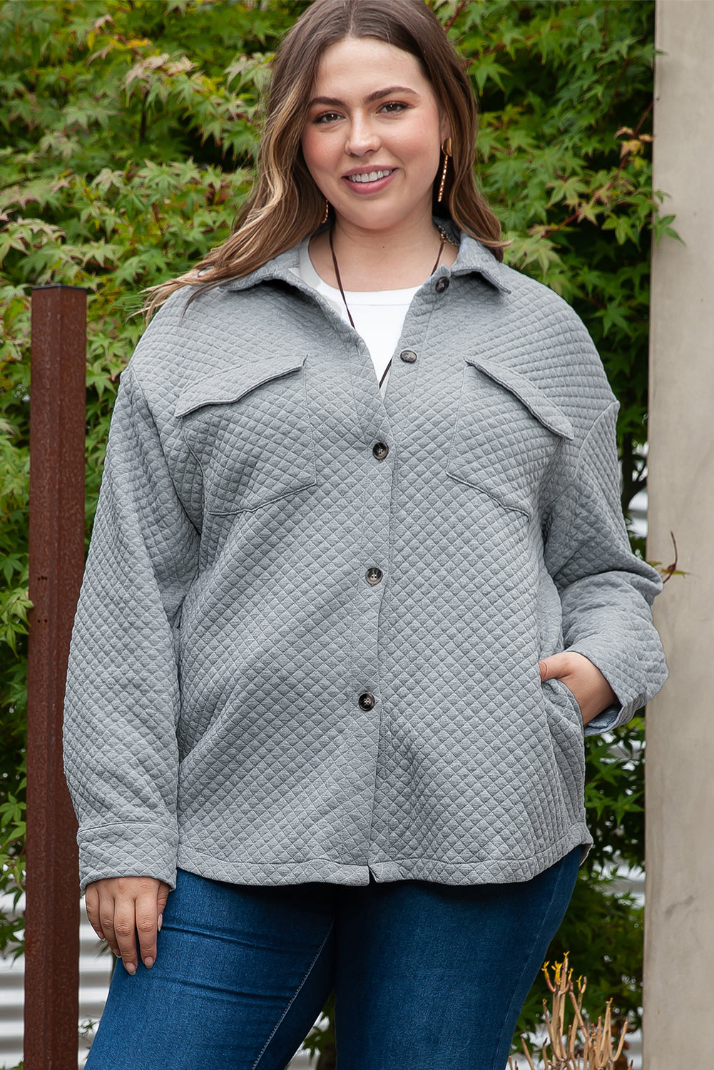 Siva jakna s prešitim vzorcem velike velikosti