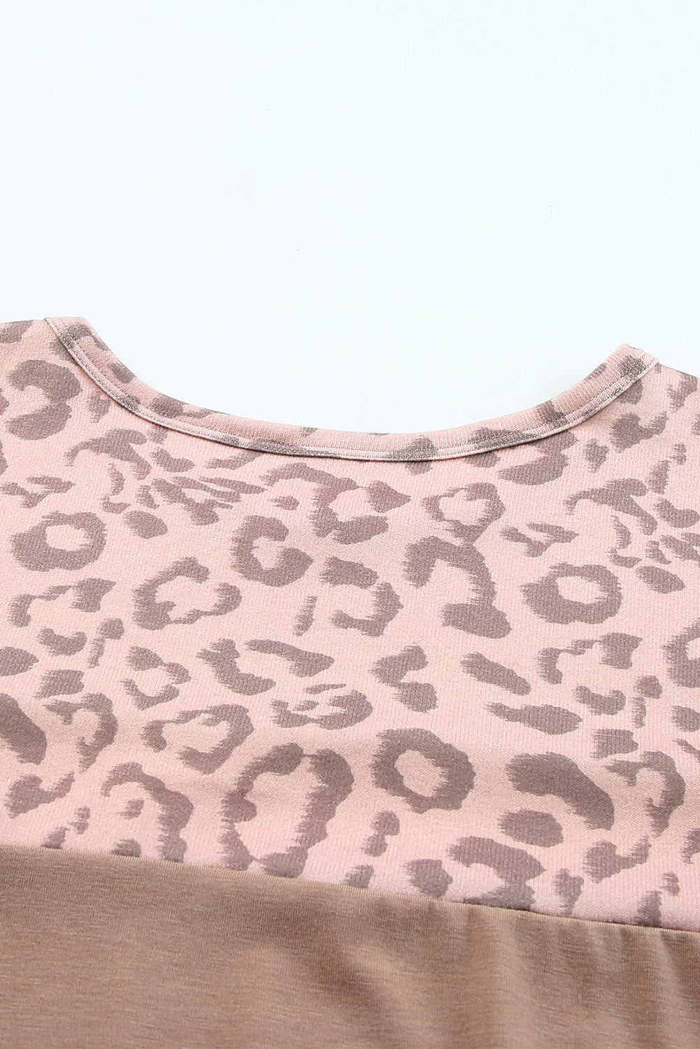 Kaki majica s leopard jarmom u blok boji