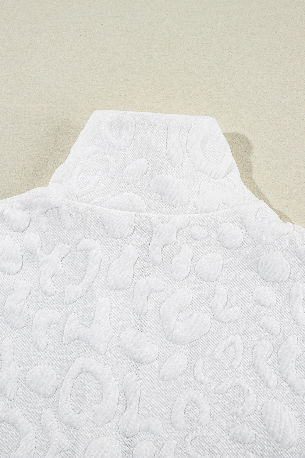 Ensemble t-shirt et short à quart de zip en jacquard léopard blanc