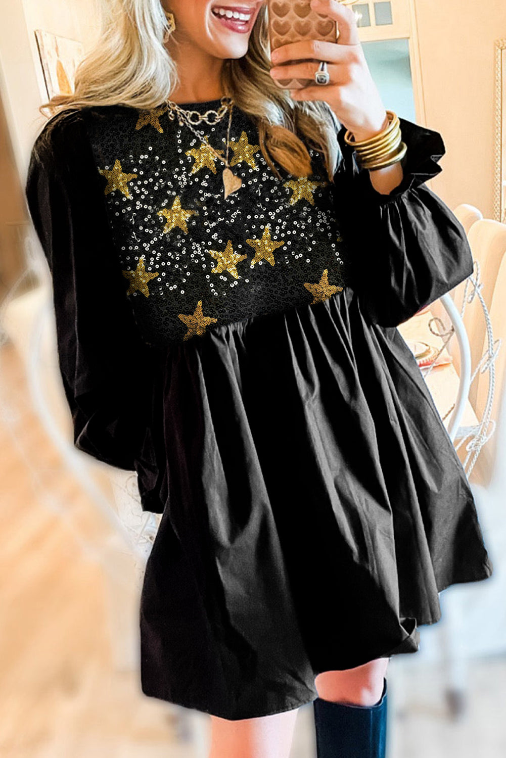 Schwarzes, mit Pailletten besetztes Babydoll-Kleid mit Volantärmeln und Rüschen