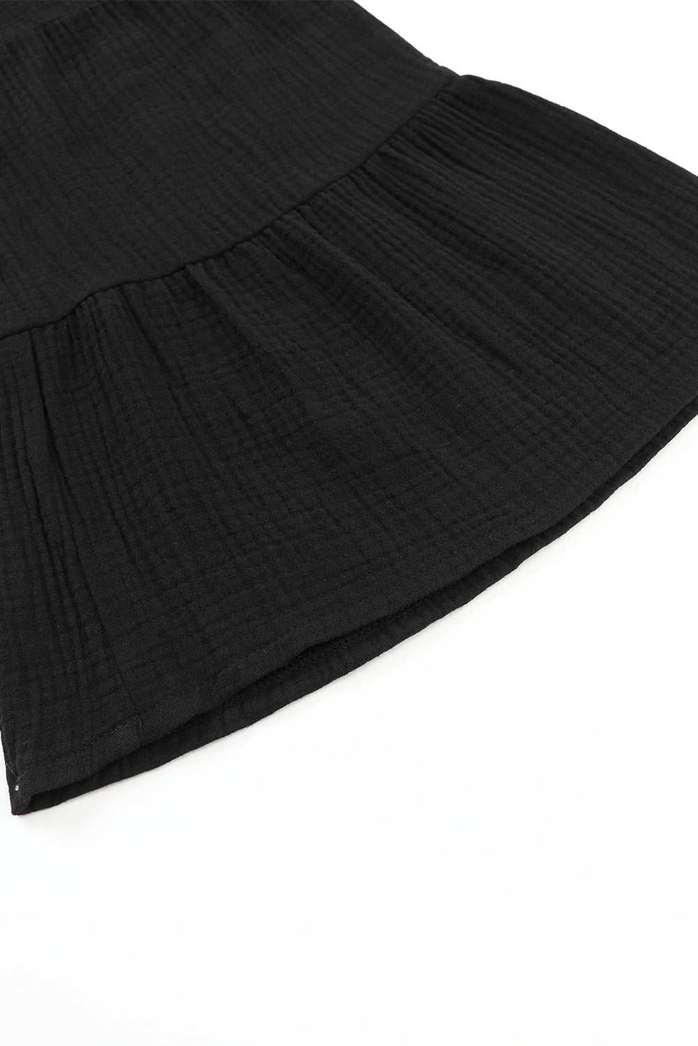 Črne teksturirane hlače na zvonec z visokim pasom in naborki
