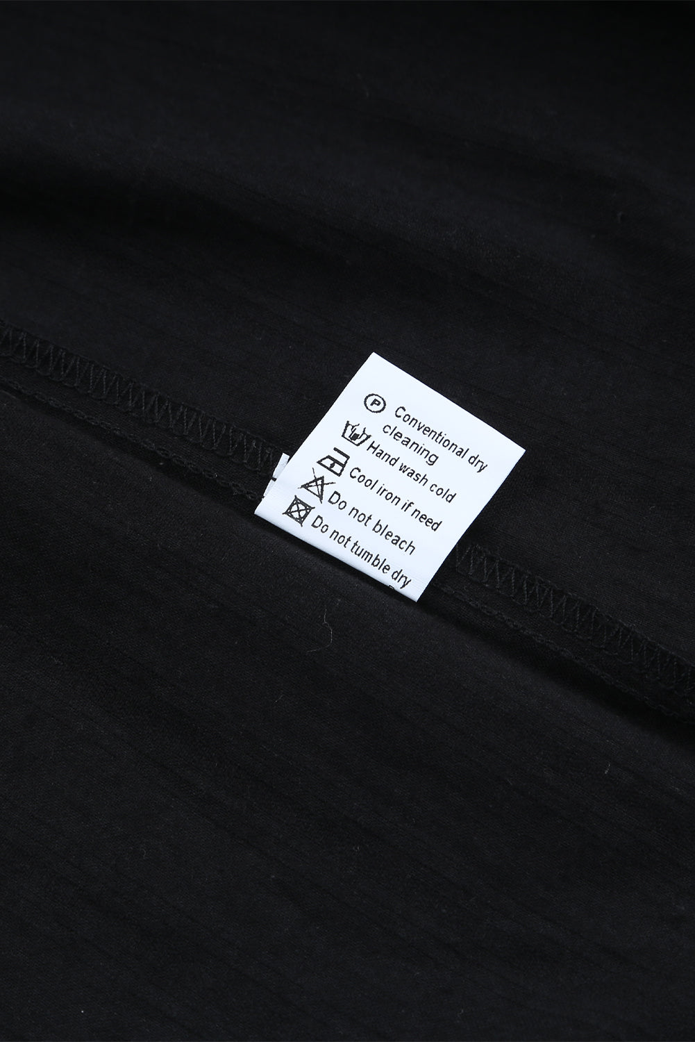 Crna teksturirana košulja dugih rukava s džepovima