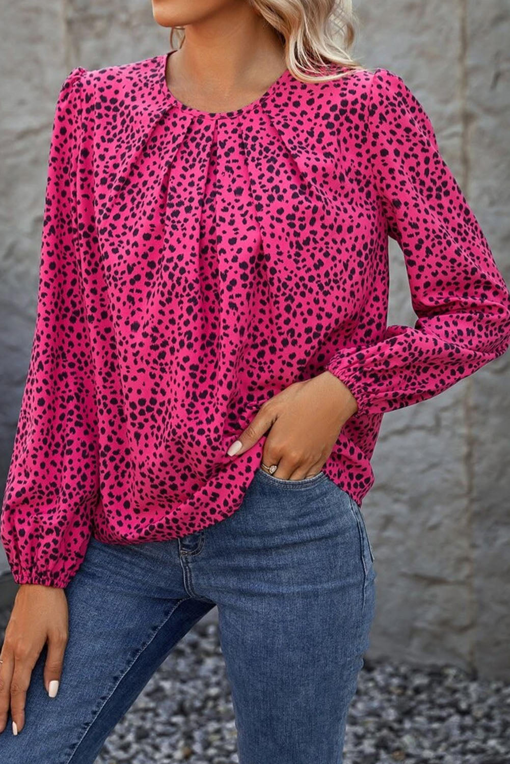 Blouse plissée à imprimé léopard rose avec trou de serrure