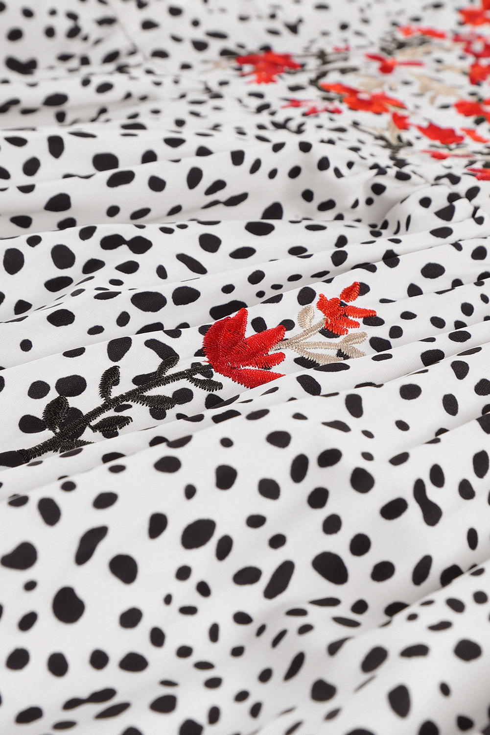 Bluza z leopardjim cvetličnim vezenjem s kvadratastim izrezom in plapolastimi rokavi