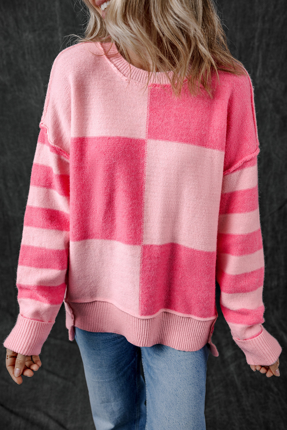 Rosa karierter Colorblock-gestreifter High-Low-Loose-Pullover