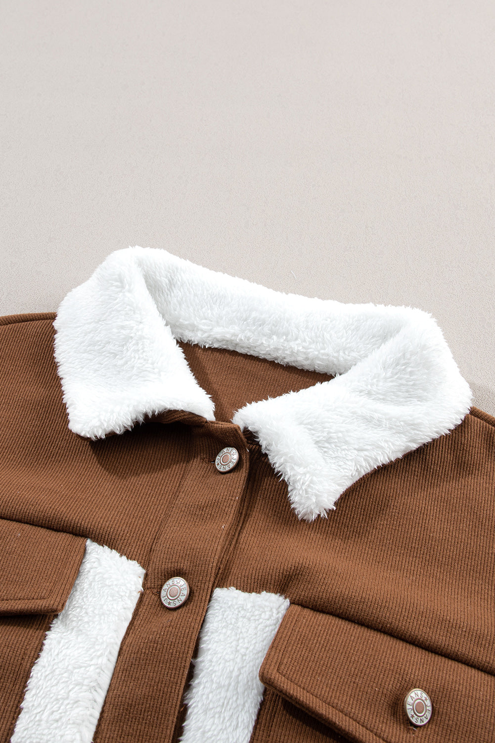 Kostanjev barvni blok, kontrastna patchwork fuzzy jakna
